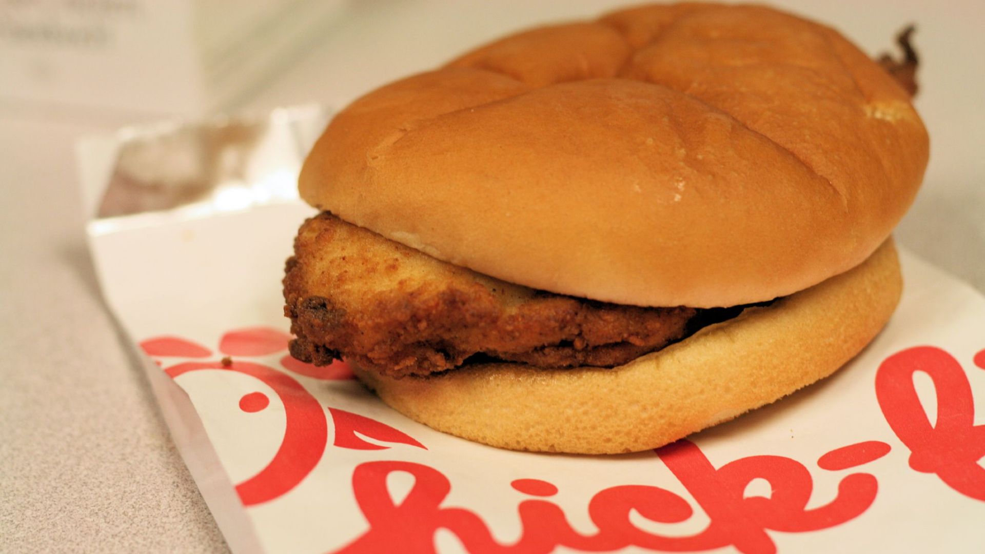 File:ChickFilA-ChickenSandwich.jpg