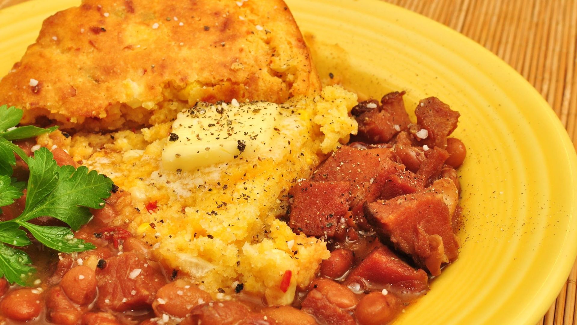 File:Mmm... pinto beans with ham and cheddar cornbread (6556347925).jpg