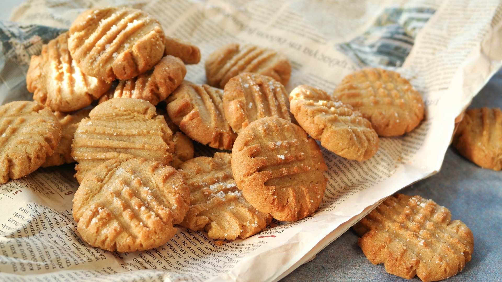 shallow focus photo of biscuits