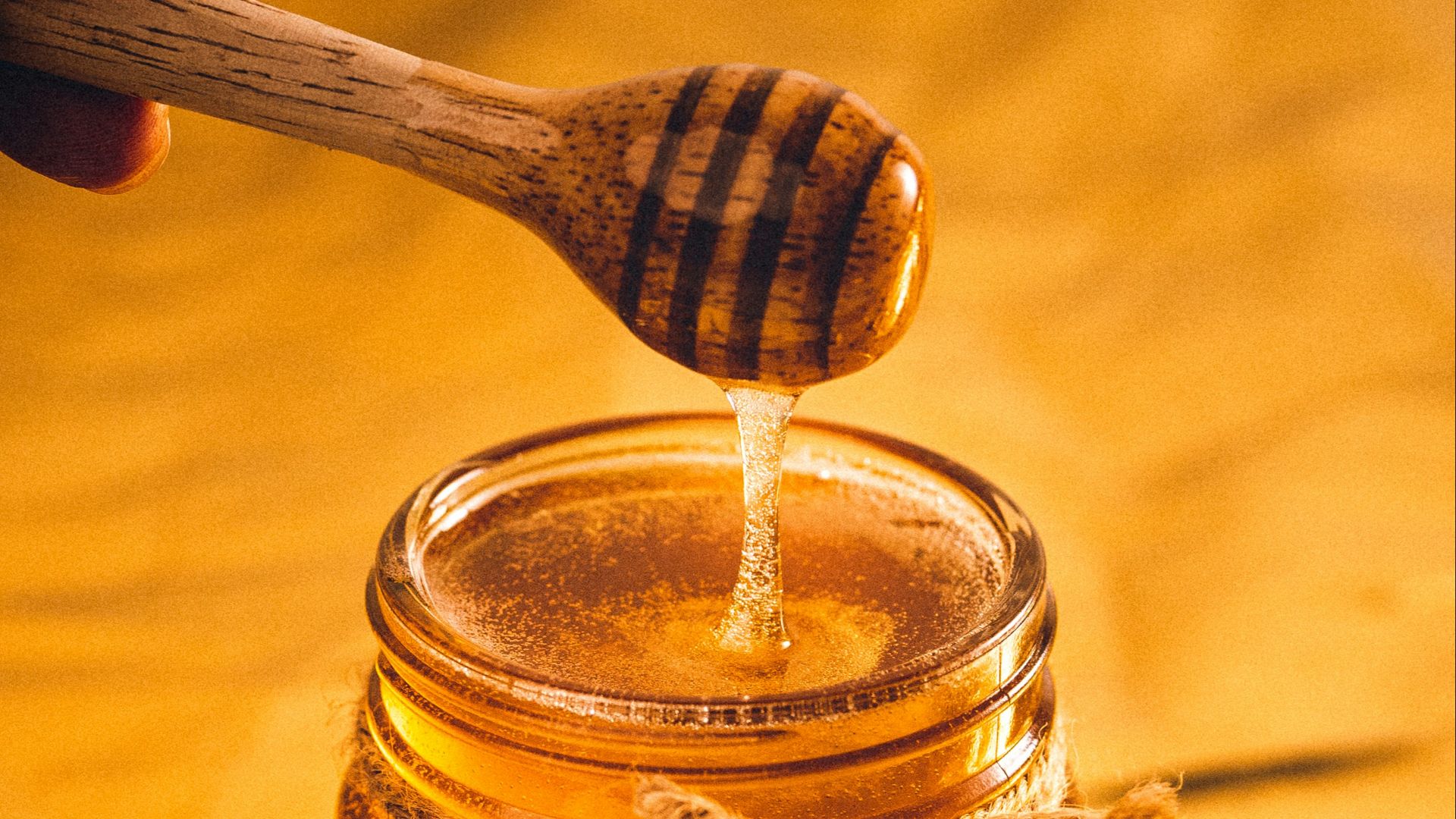 clear glass jar with brown liquid