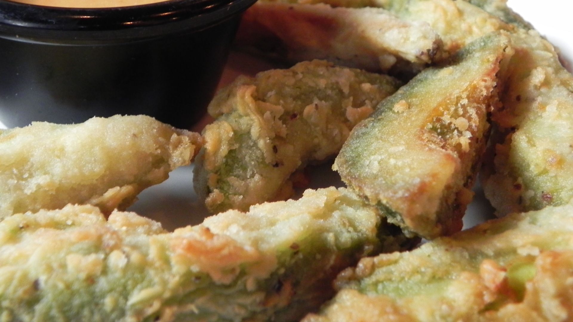 File:Fried avocado with dipping sauce.jpg