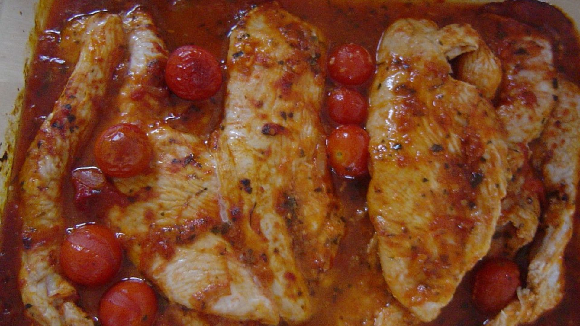 File:Turkey breast in a paprika and tomato sauce.jpg