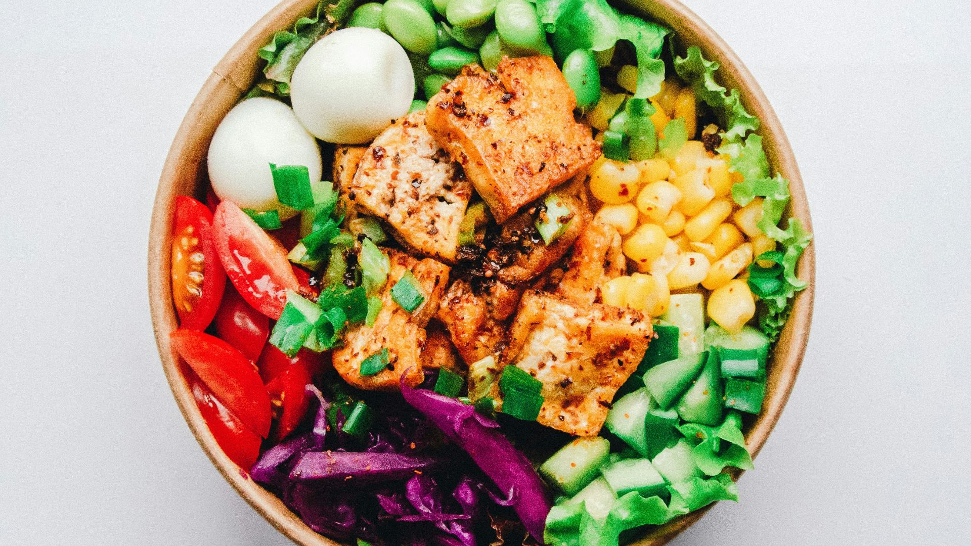 vegetable and meat on bowl