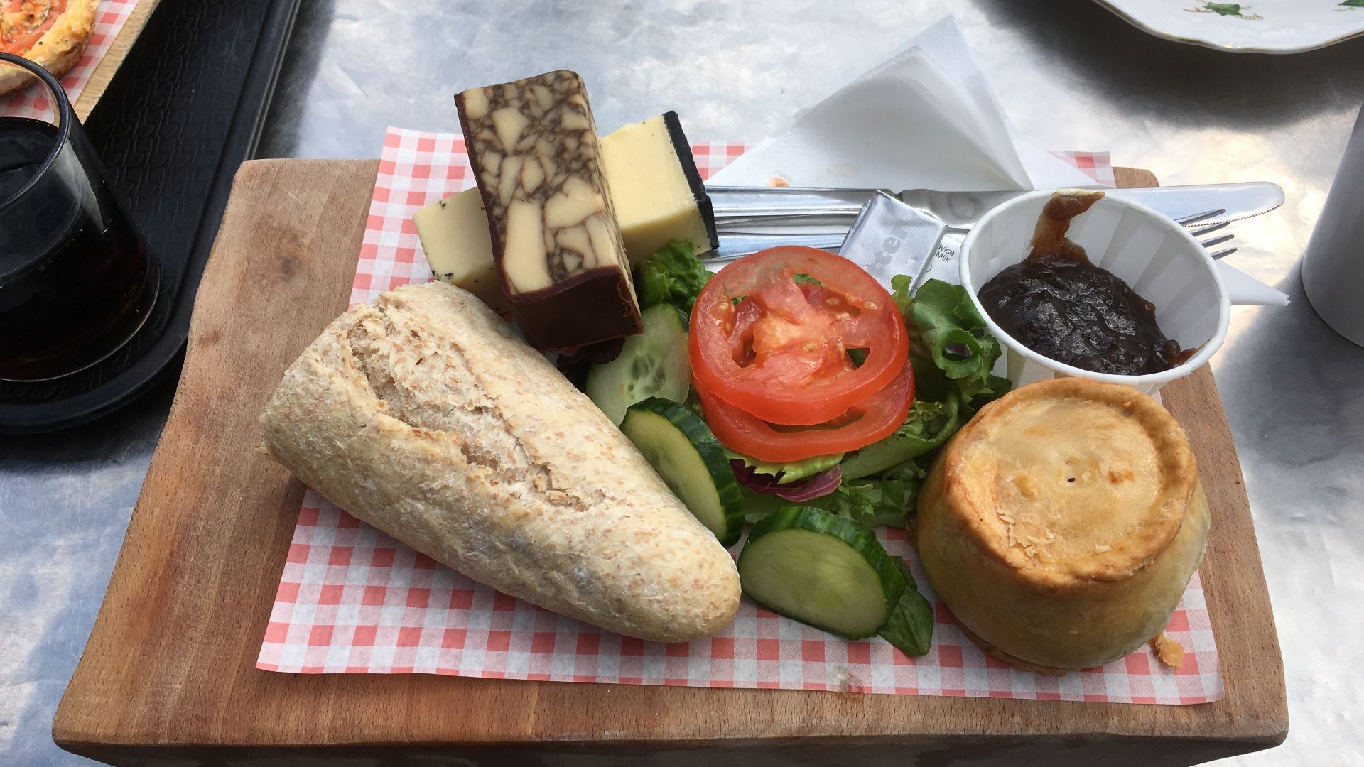 File:An Elsecar Ploughman's Lunch.jpg
