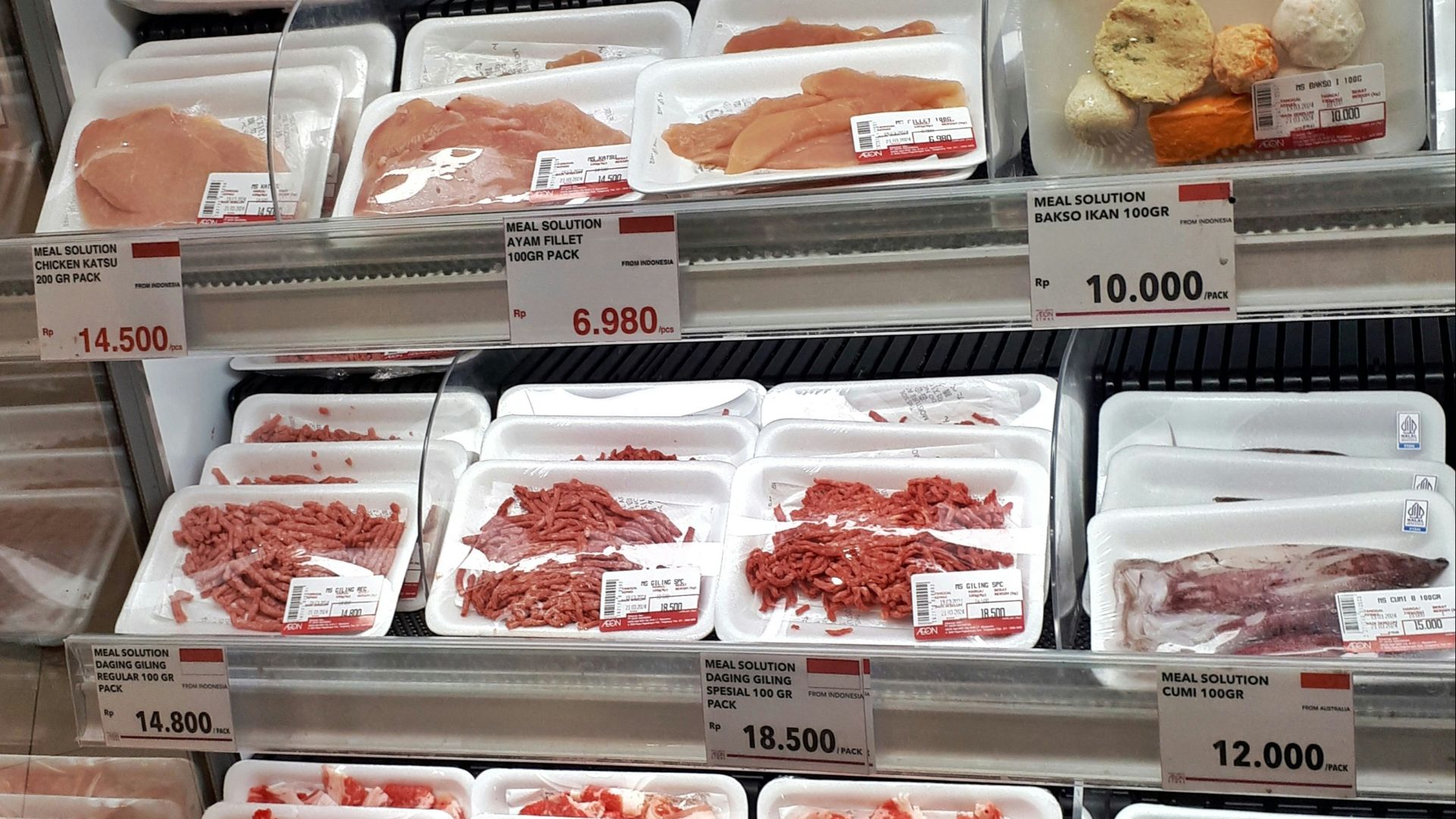A display case filled with lots of different types of meat