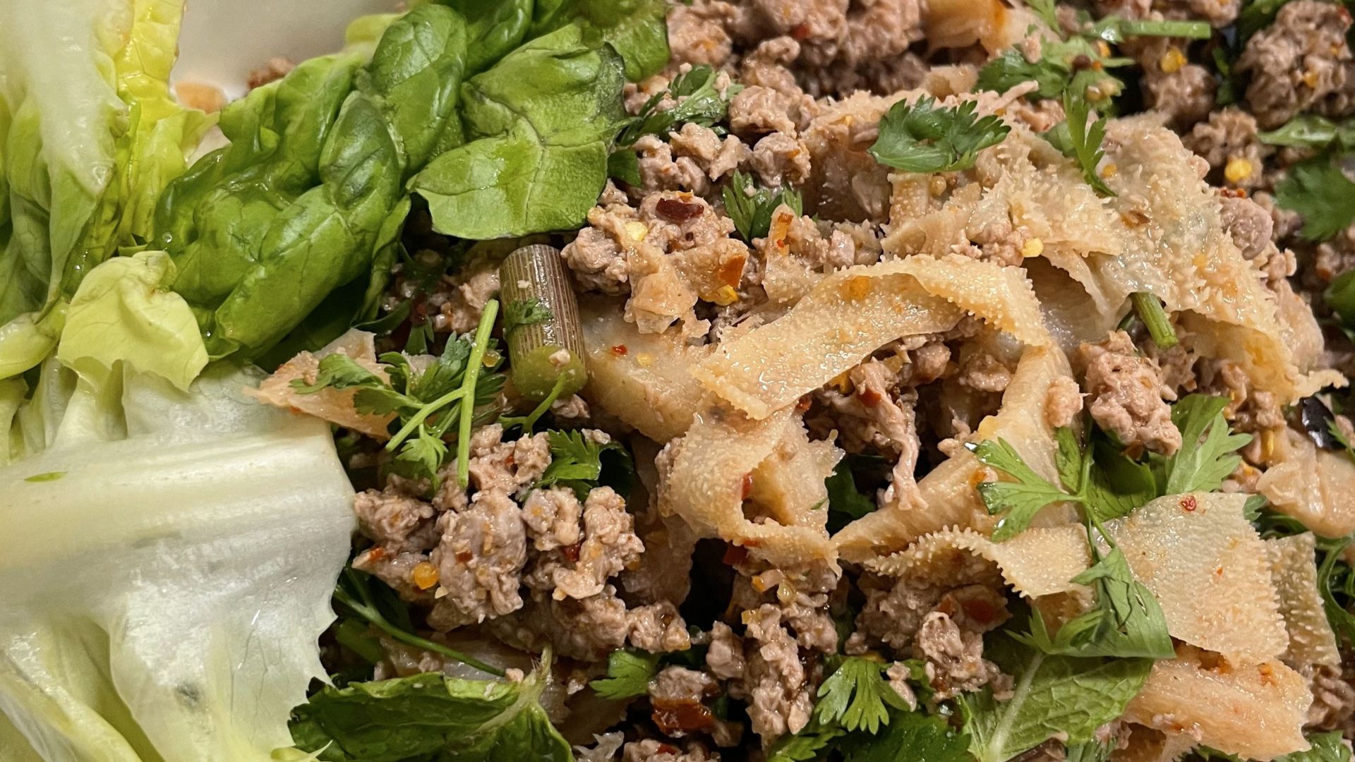 File:Golden Cuisine cooked beef laab.jpg