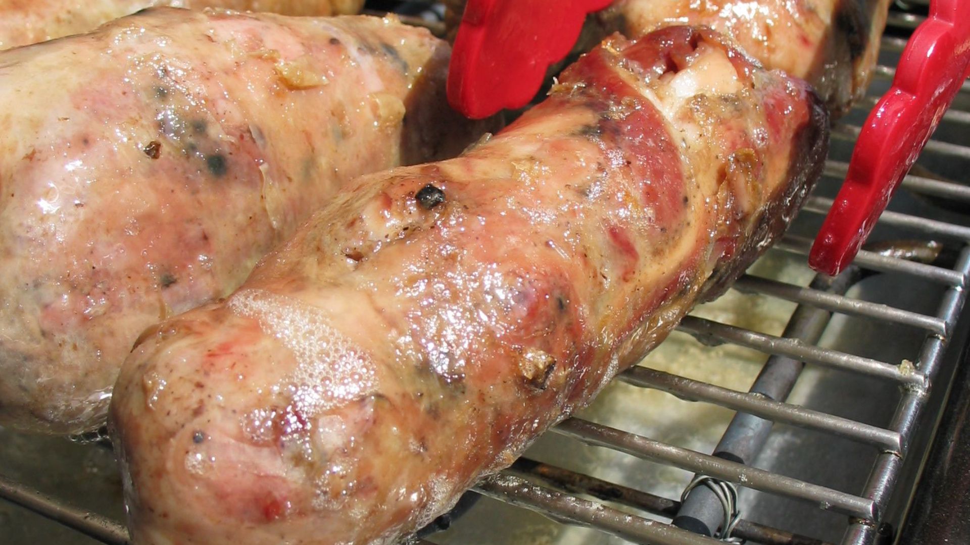 File:Andouillettes AAAAA de Troyes en cours de cuisson.jpg