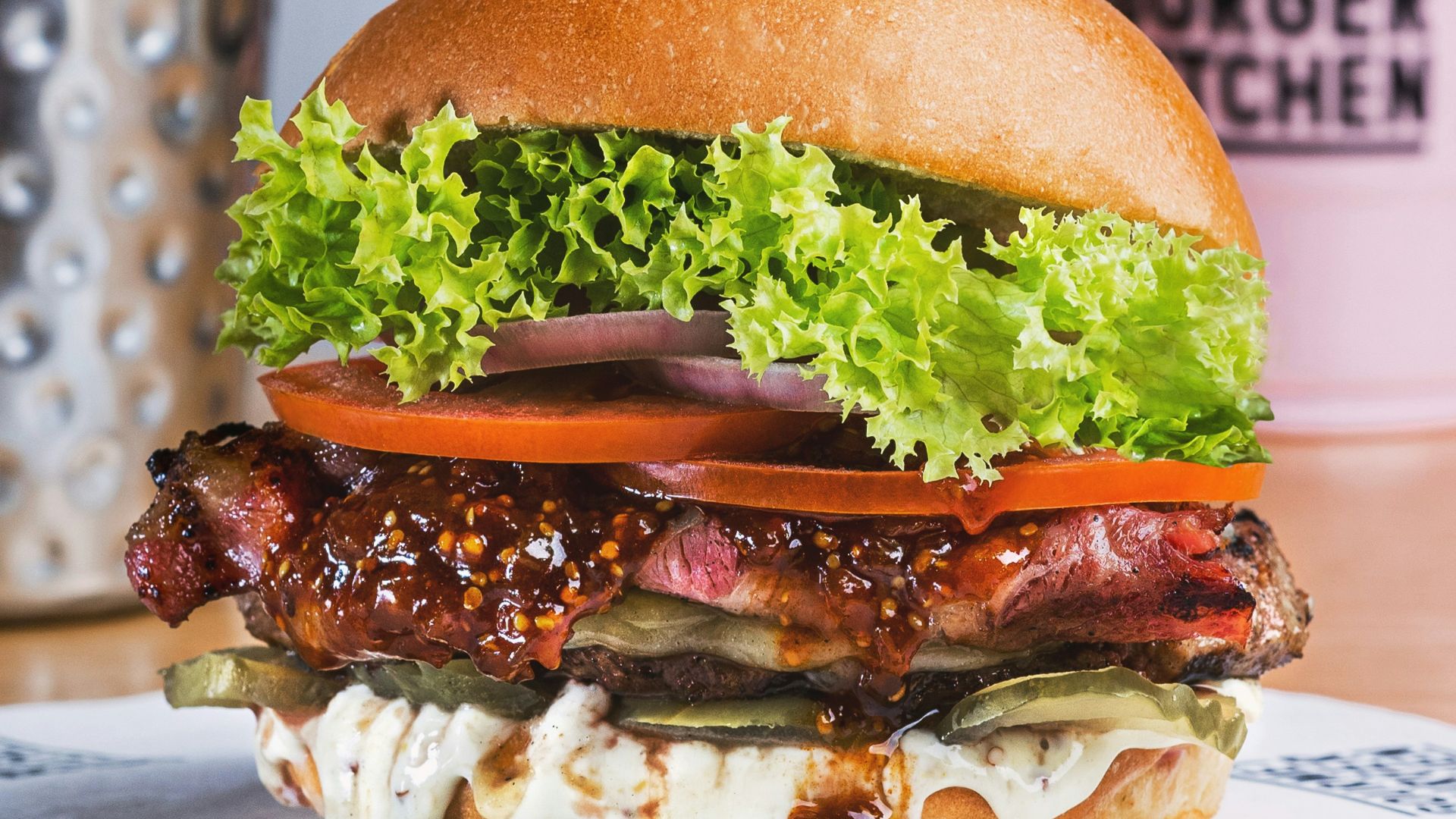 burger with lettuce and tomato