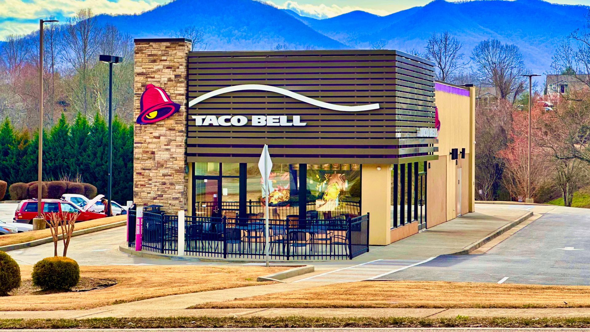 File:A modern Taco Bell restaurant in Hiawassee, Georgia.jpg