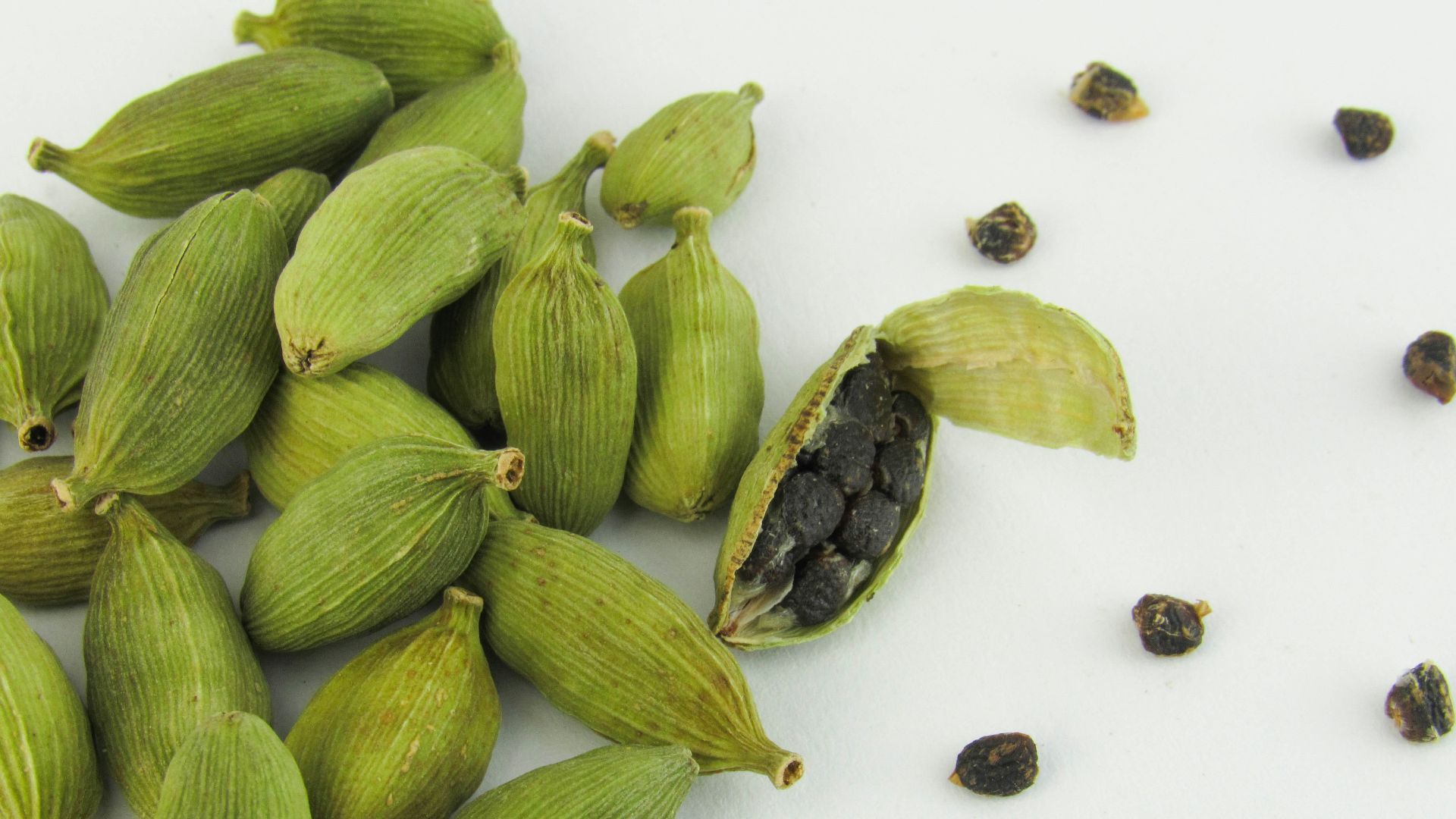 a pile of green beans sitting on top of a white table