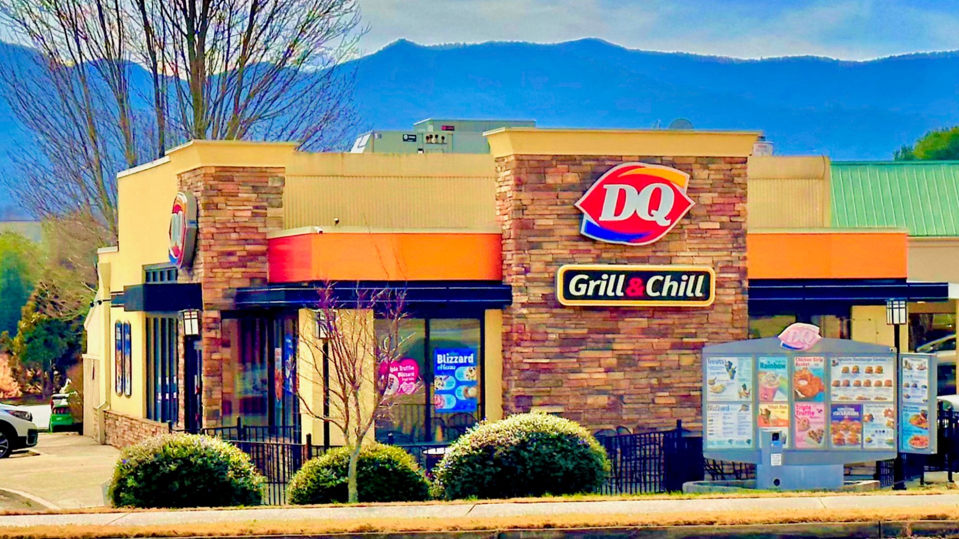 File:A modern Dairy Queen restaurant in Hiawassee, Georgia.jpg