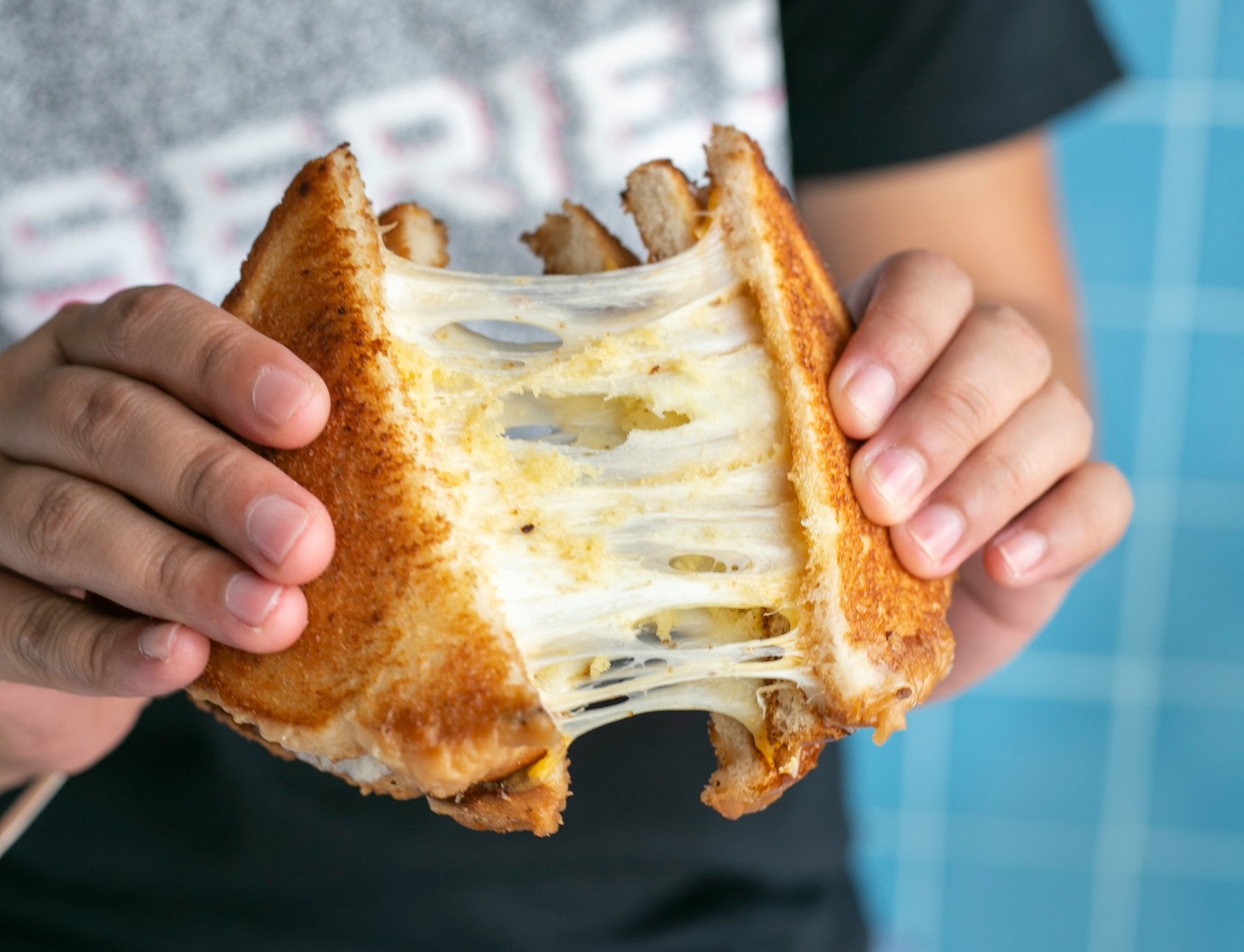 20 Bland Dishes That Taste Way Better with Cheese - TheSpicyChefs