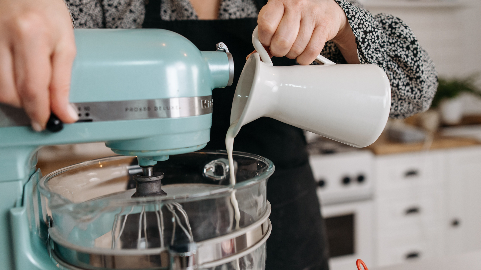 stand-mixer-being-used-thumb-rss.png