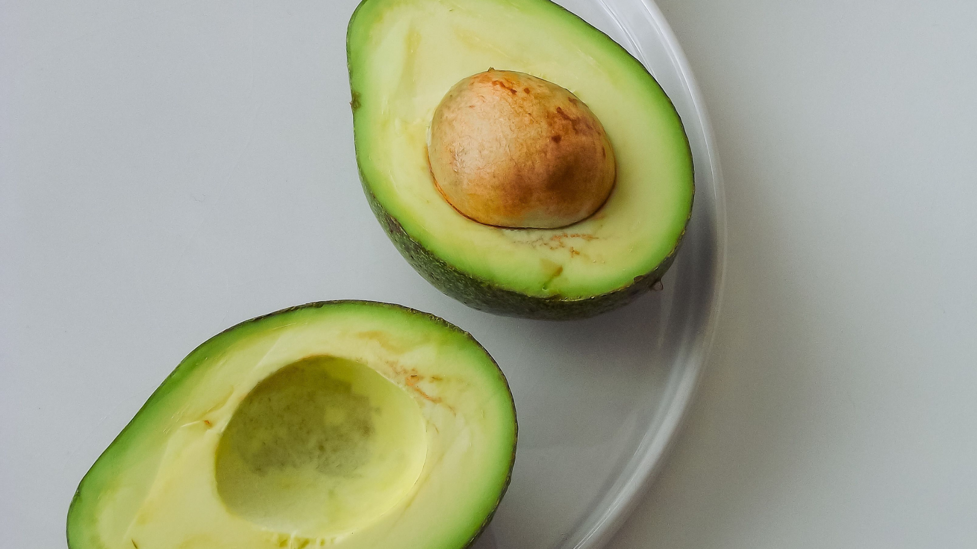 avacado-cut-open-on-plate-thumb-rss.png