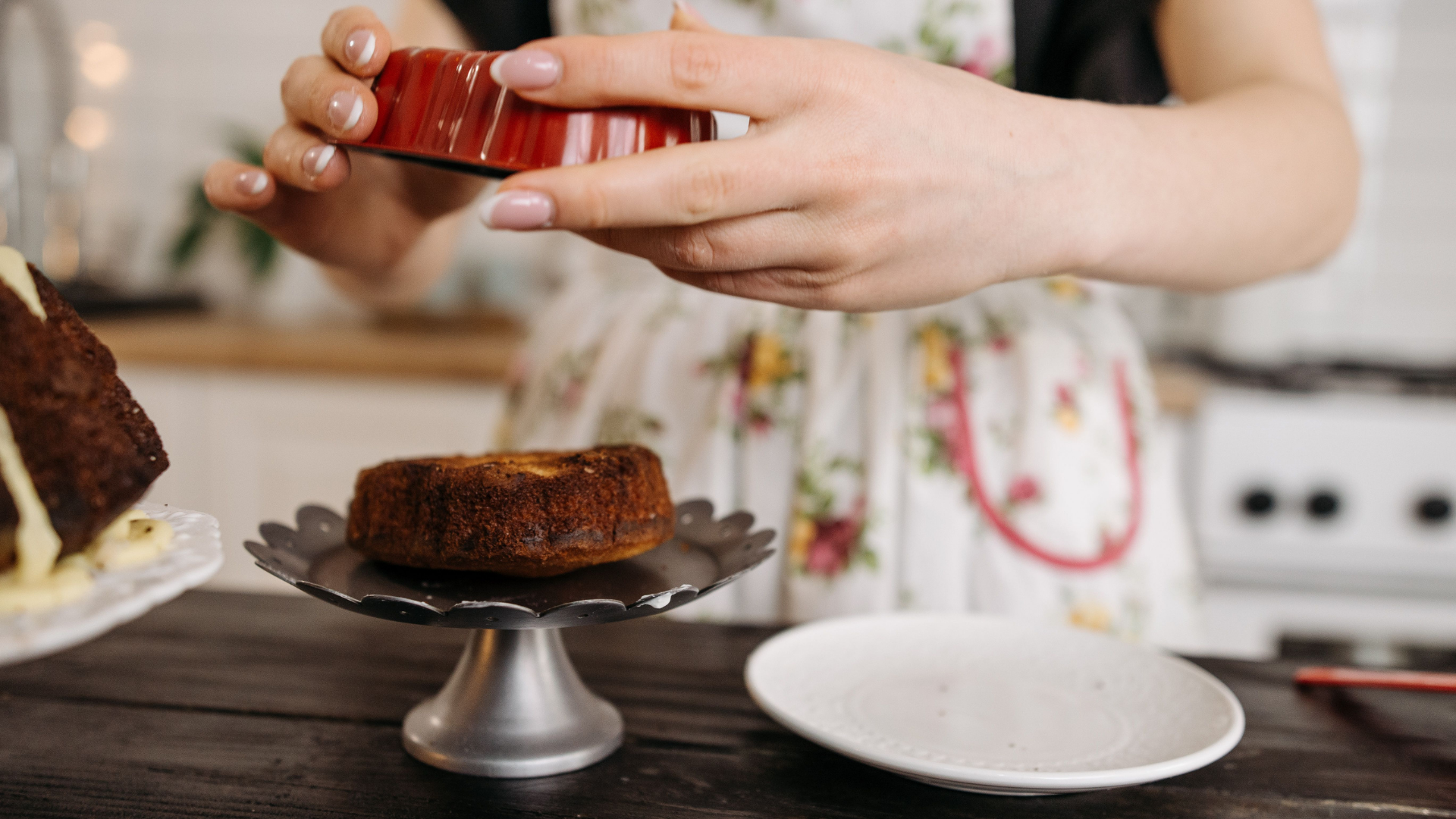 woman-baking-cake-thumb-rss.png