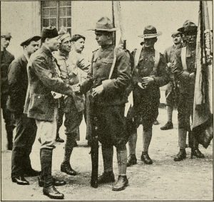 American_Soldiers_Getting_Acquainted_with_their_French_Comrades_%E2%80%93_WWI_14757056126-300x284.jpg