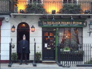 1280px-Sherlock_Holmes_Museum_221B_Baker_Street-300x225.jpg