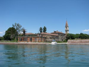 1280px-Poveglia_Closeup_of_Hospital-300x225.jpg