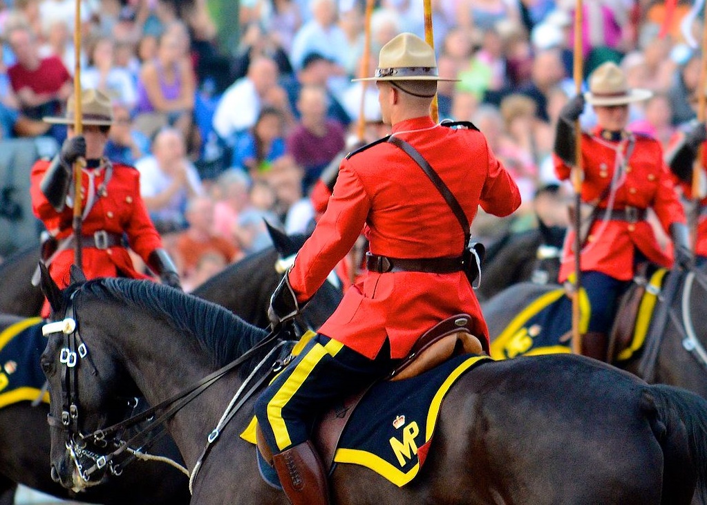 1026px-royal_canadian_mounted_police_-rcmp-_sunset_ceremony_2012-1541034514222.jpg