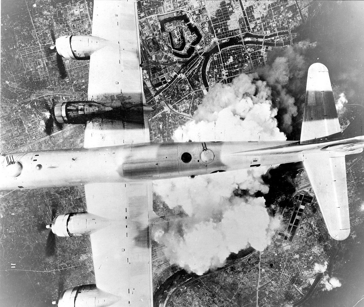 1213px-boeing_b-29a-45-bn_superfortress_44-61784_6_bg_24_bs_-_incendiary_jo-1540912876121.jpg