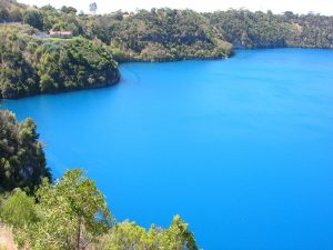 1280px-Blue_Lake_Mount_Gambier-300x225.jpg