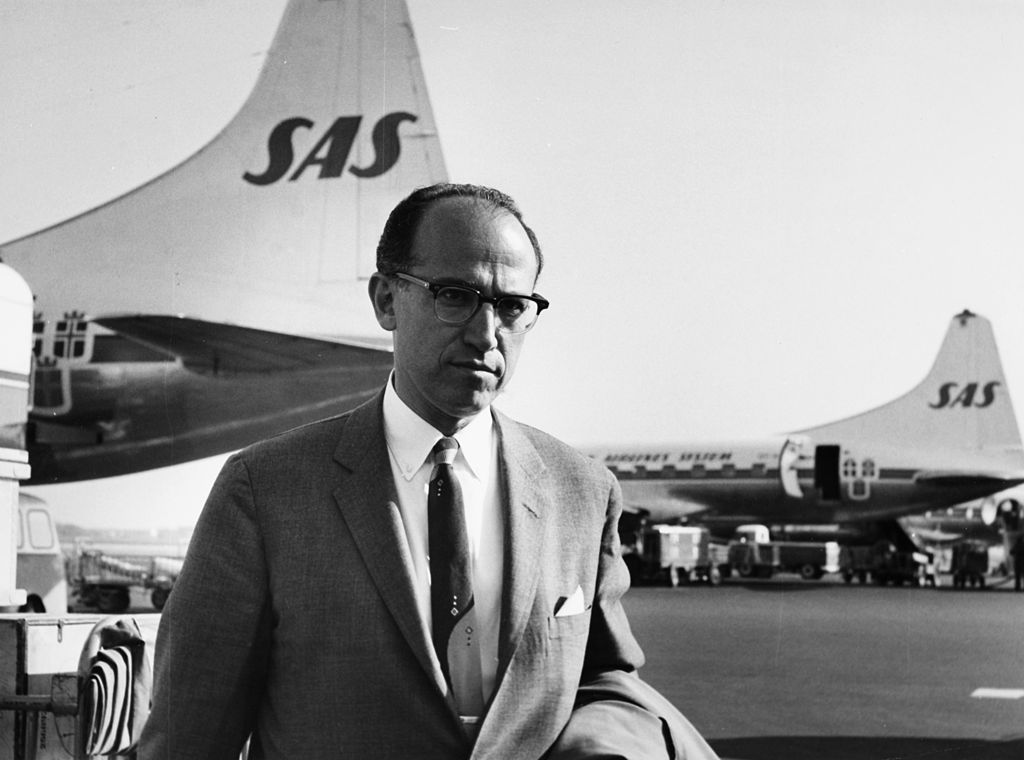 dr_jonas_edward_salk-_creator_of_salk_polio_vaccine-_at_copenhagen_airport-1540772534979.jpg