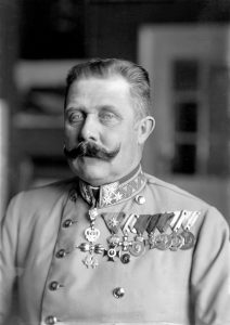 Ferdinand_Schmutzer_-_Franz_Ferdinand_von_O%CC%88sterreich-Este_um_1914-212x300.jpg
