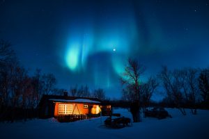 aurora-borealis-blue-cabin-91216-300x200.jpg