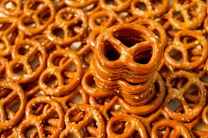 pretzel-2759994-1-300x200.jpg