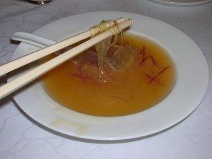 800px-Birds_nest_soup-300x225.jpg