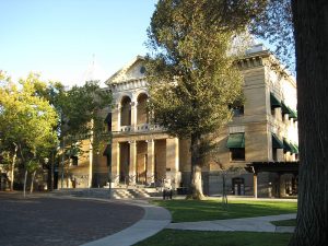 800px-Kings_County_Courthouse_090407_1-300x225.jpeg