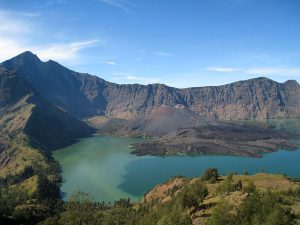 800px-Segara_Anak-300x225.jpg