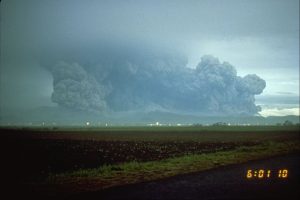 Pinatubo91_lateral_blast_plume_pinatubo_06-15-91-resized-300x200.jpg