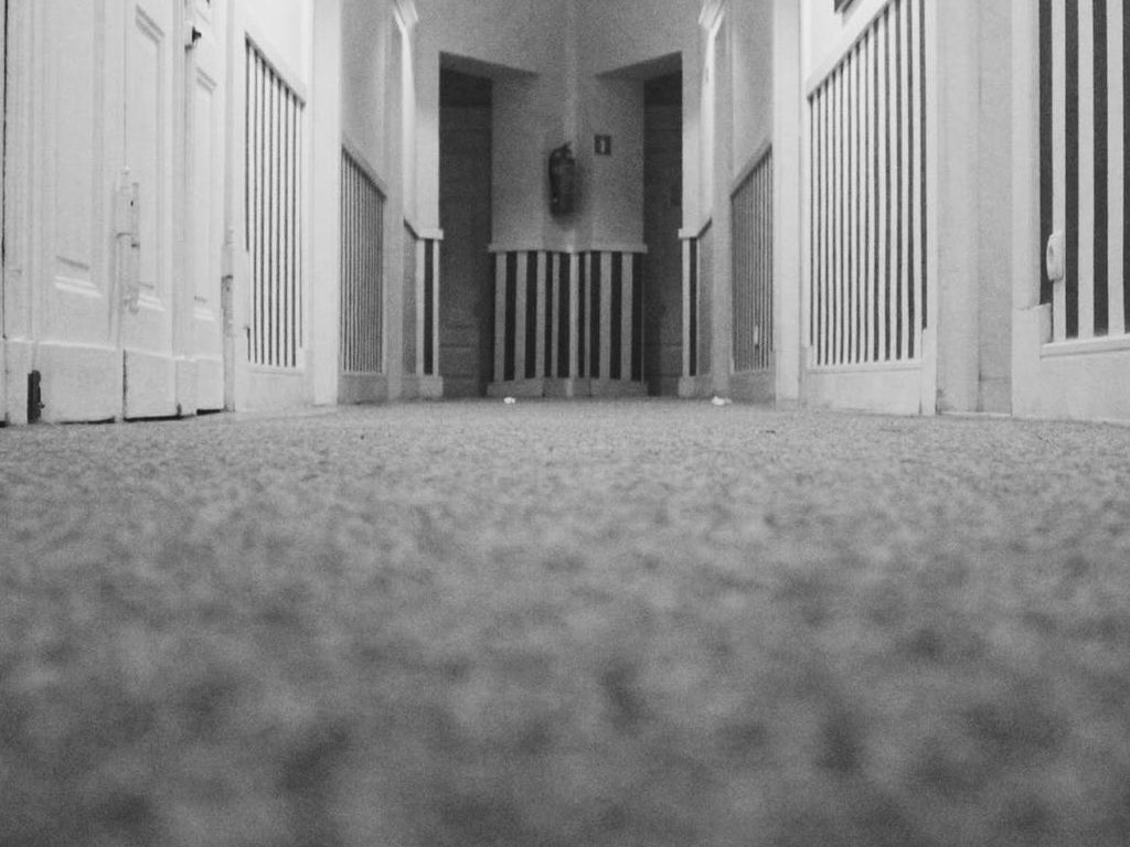 Weird-House-Rules-Made-Guests-Feel-Unwelcome-11.jpg.optimal.jpg