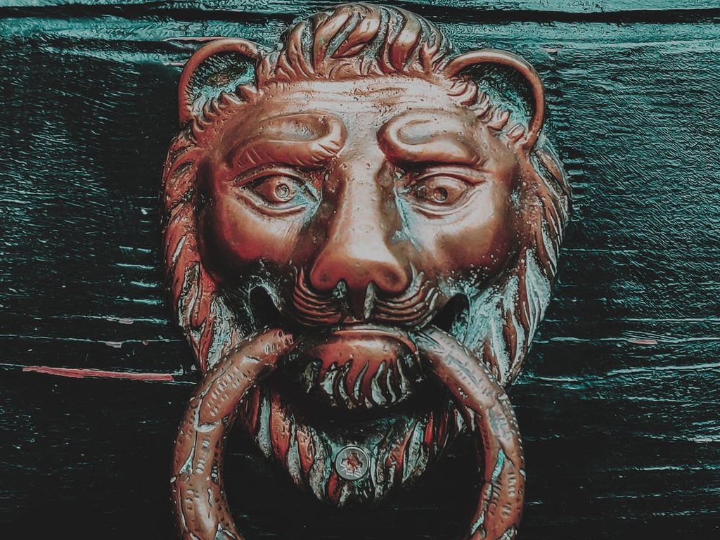 Weird-House-Rules-Made-Guests-Feel-Unwelcome-34.jpg.optimal.jpg