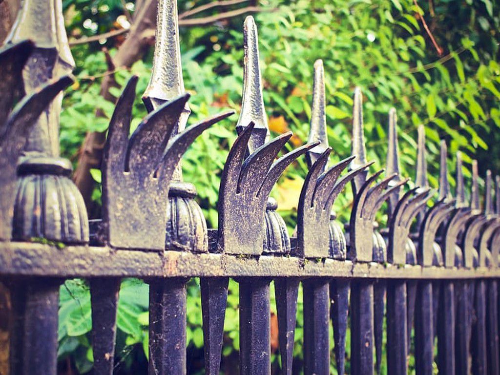 fence-metal-iron-spikes.jpg.optimal.jpg