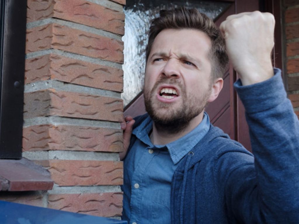 resizeworst-neighbors-header-shutterstock-1024x535-1.jpg.optimal.jpg