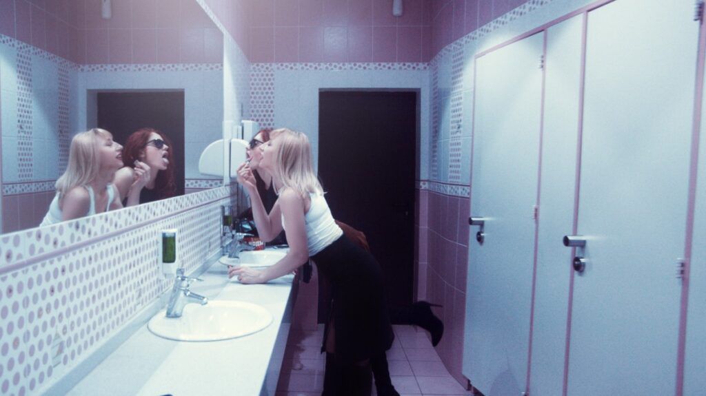 girlfriends_play_the_fool_girls_beautiful_beautiful_girl_model_portrait_wom-1551764417885-1024x575.jpg.optimal.jpg