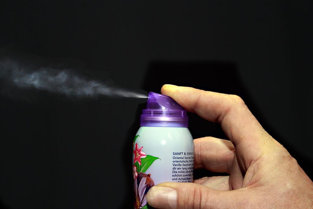 hand-night-red-spray-color-drink-591667-pxhere.com_-1024x683.jpg.optimal.jpg