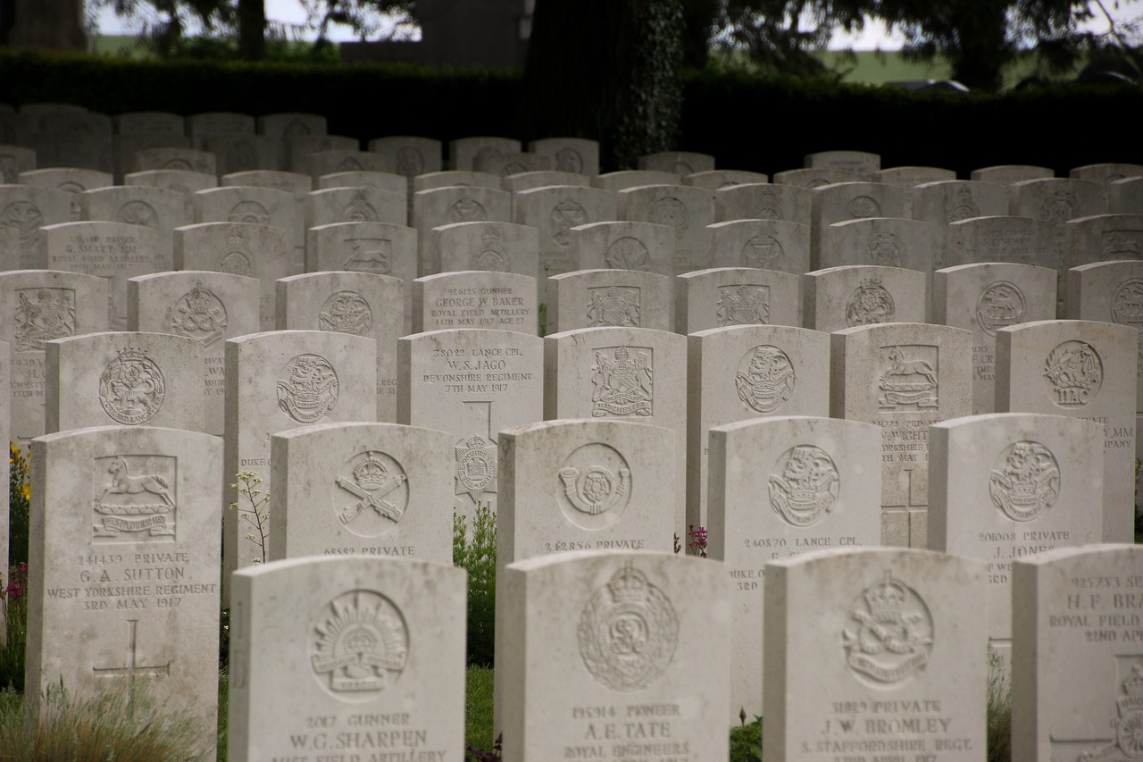 military-cemetery-7223498_1280.jpg