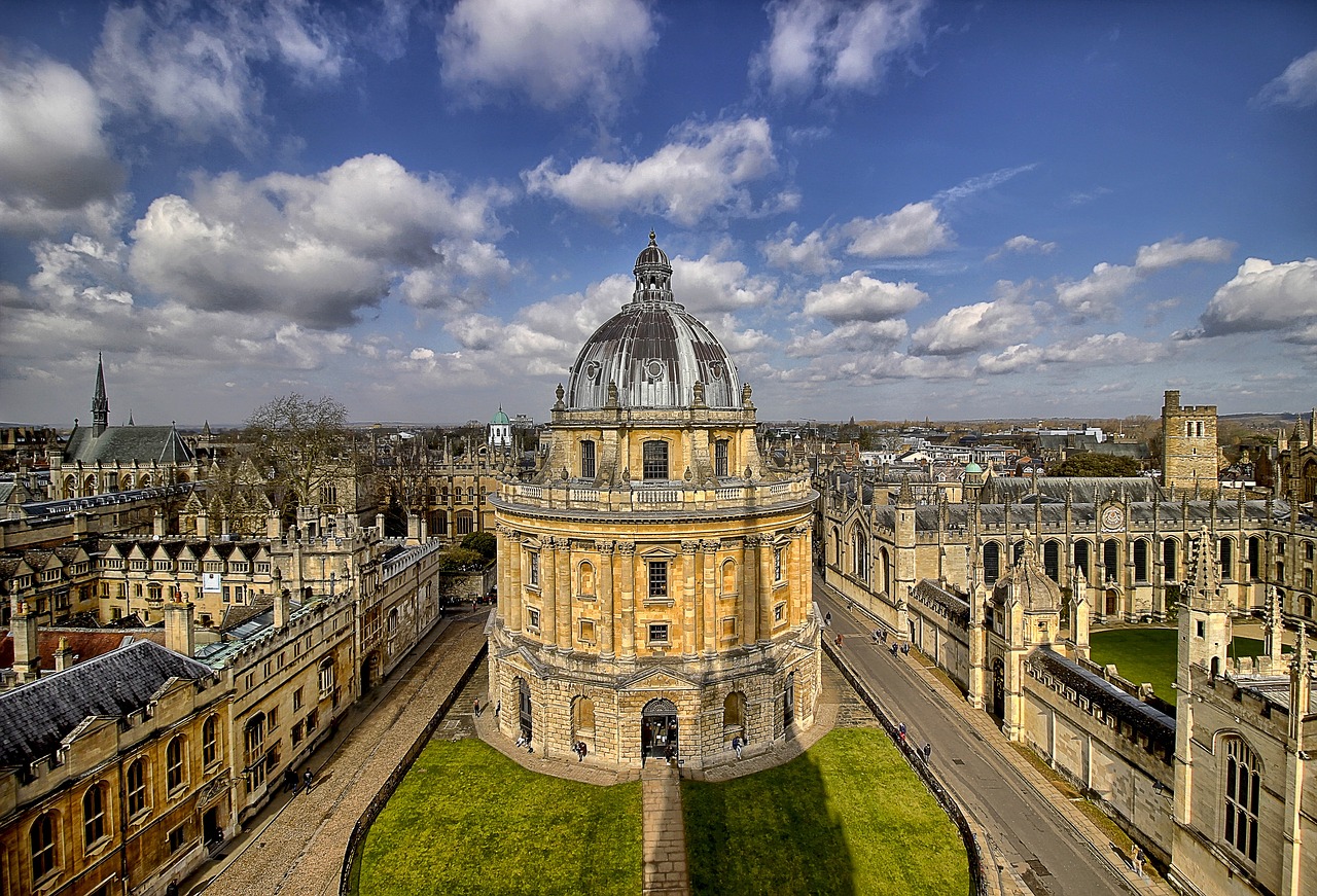 oxford-5114331_1280.jpg