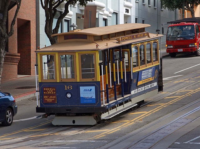 tram-3734_640.jpg