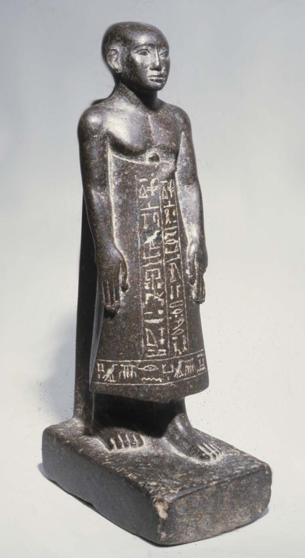 Statue_of_Khentika_with_Shaved_Head_MET_62.77_02.jpg