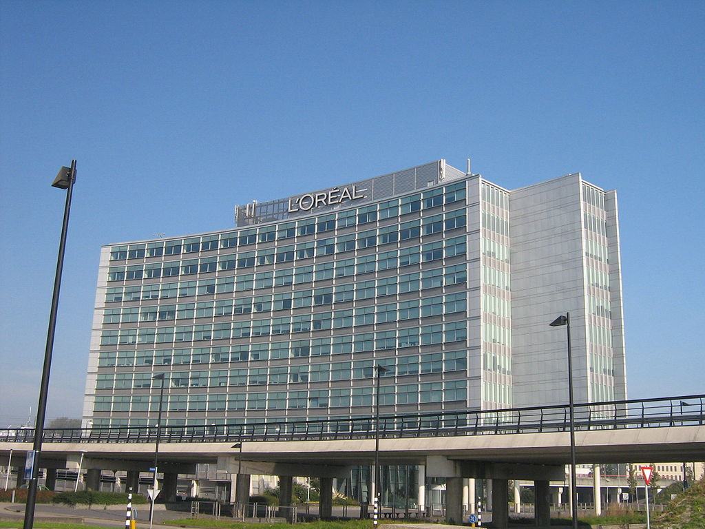 1024px-LOreal_Hoofddorp_Netherlands.jpg
