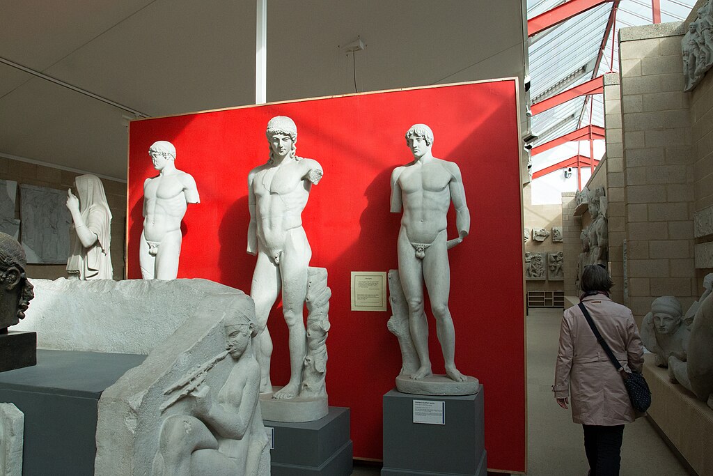 castsofgreeksculpturescambridgemuseumofclassicalarchaeology154272.jpg