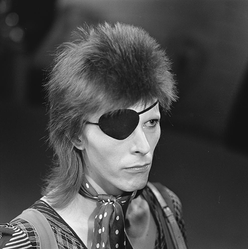 David_Bowie_-_TopPop_1974_04.png