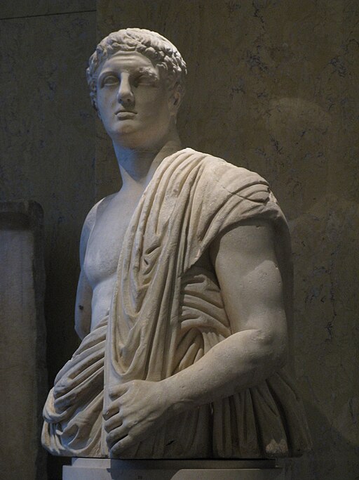 ancientromanstatueatthekunsthistorischesmuseumvienna.jpg