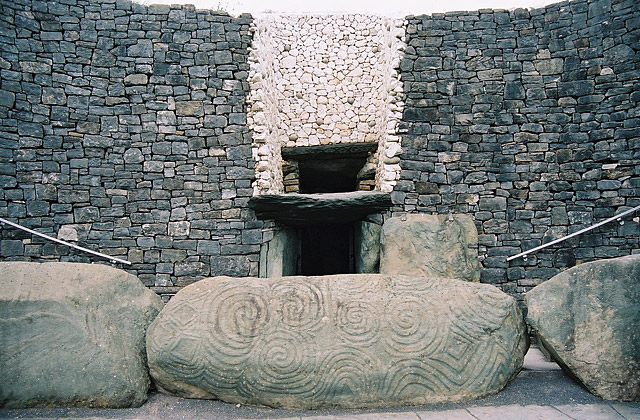 Newgrange_Entrance.jpg