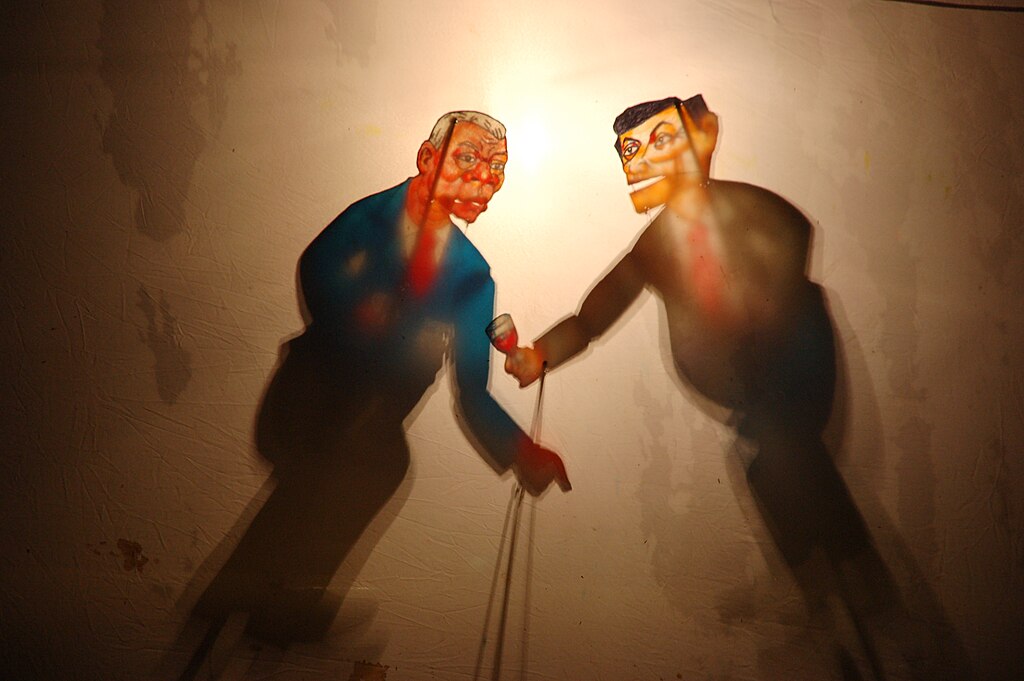 Vasan Sitthiket Shadow Play Samak-Thaksin