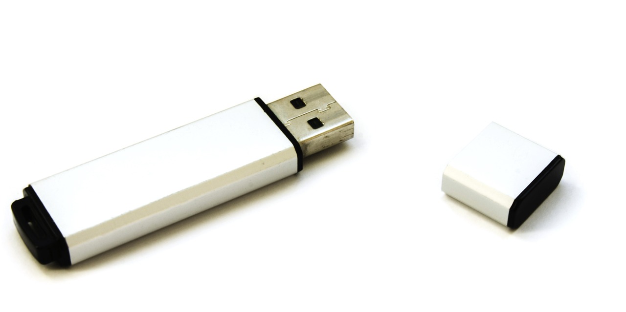 usb-flash-drive-695116_1280.jpg